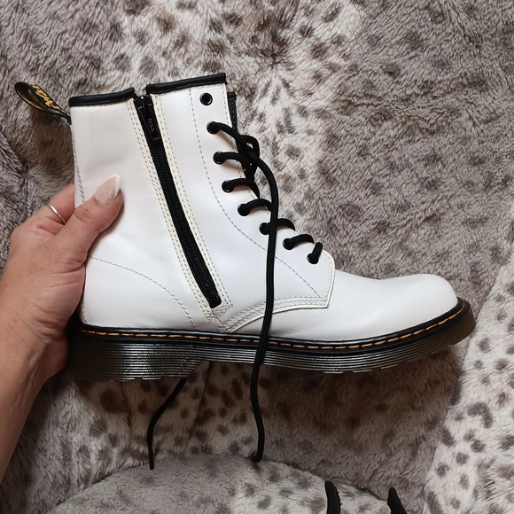 Classic White Lace-Up Boots - Picture 6 of 10